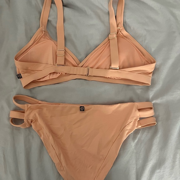 Le’Veon Rose bathing suit coral size M - Picture 2 of 2